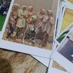 Cetak Foto Polaroid Custom HD Murah Aesthetic Bisa Untuk Kado & Scrapbook