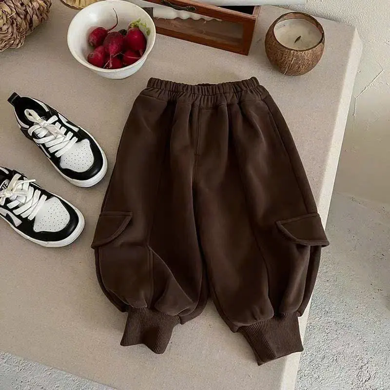 Quần nỉ bo gấu nắp túi hộp trẻ em phong cách streetwear, quần jogger nỉ dày giữ ấm cho bé mùa đông size 8-18kg
