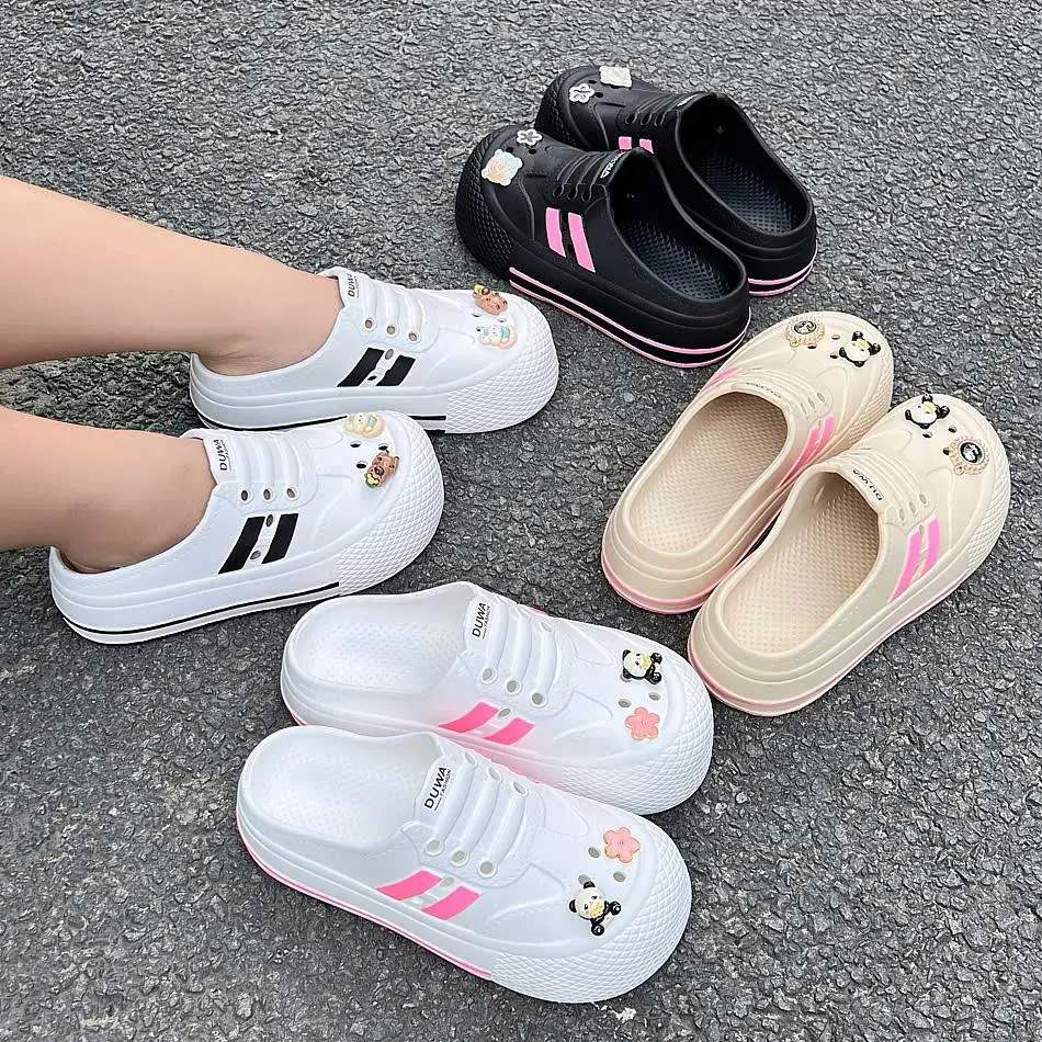 [ Tặng 4 Charm Ngẫu Nhiên ]Dép Sục Nữ Có Đính Charm Rất Chill, Mang Êm Chân Siêu Nhẹ Dép Không Thấm Nước - DH551 - 1