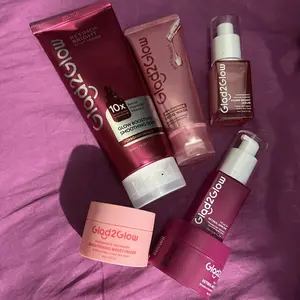 Glad2Glow All In One Glow Face& Bodycare 5in1 Set-Niacinamide Cleanser+Body Serum+Toner+Brightening Moisturizer+Serum-Untuk Mencerahkan Glowing Kulit Wajah Meratakan Warna Kulit Menghilangkan Bekas Jerawat Dark Spot Melembabkan