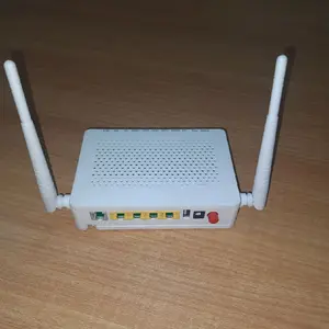 Modem F663NV3a dengan Dua Antena Putih untuk Koneksi Internet Stabil dan Cepat