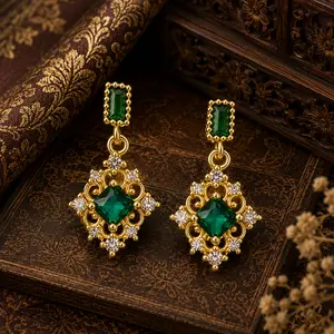(COD) BAYAR DI TEMPAT Anting Emerald Green Vintage Premium dengan Nuansa Mewah Elegan dan Detail Diamond Berkilau yang Super Menawan Y101