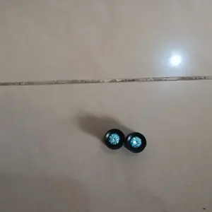 Plug Asli Kayu Arang yang hitam dengan pilihan kristal Ziconia yang warna-warni