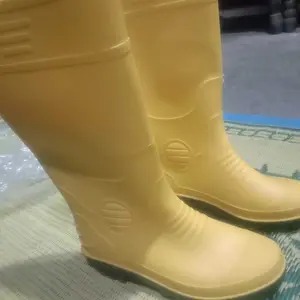 Sepatu Bot Tinggi Warna Hijau Tua Karet Lokal Tahan Air Anti Selip Tahan Aus Sepatu Bot untuk Pekerja dan Pertanian