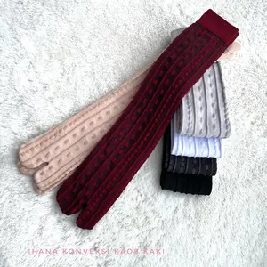 Lusinan kaus kaki jempol emboss Sofia XL panjang selutut Kaoskaki wanita Muslimah dewasa nylon spandek Hitam coksu Motif timbul
