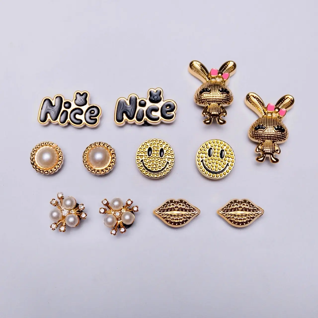 Bộ 10 Sticker, Charm 3D Cute chủ đề Vintage nhựa cứng, ticker Jibbitz Kim Loại gắn Dép Sục , Hot Trend theo mùa Hoa