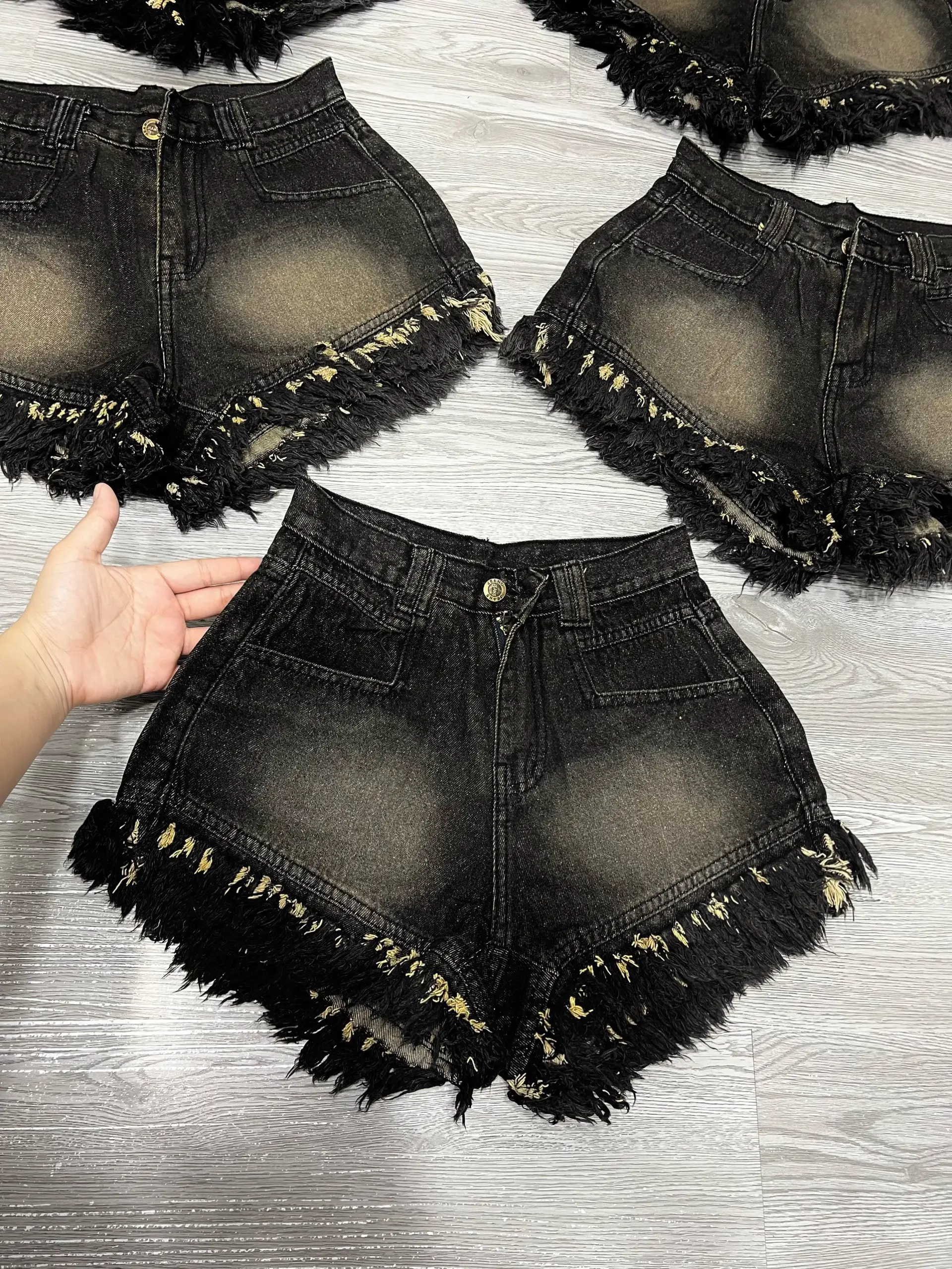 Quần đùi jean TRƠN lại tua rua 2145 fom đẹp Q 115 chân ngắn BTQ2 chất liệu vải Jean 3 size S M L phù hợp nhiều dáng người