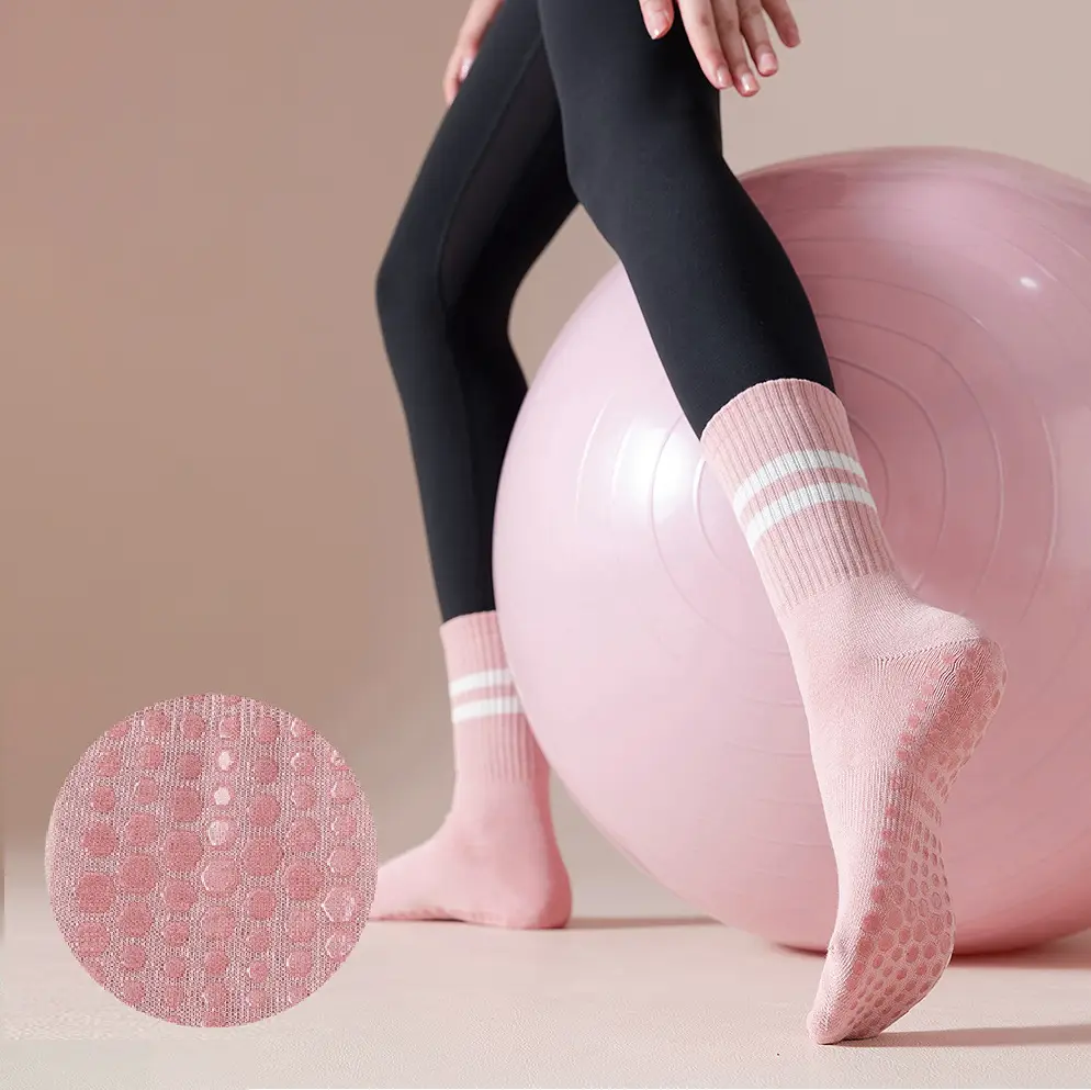 Tất nữ tập Yoga Gym Pilates Pickleball chống trơn trượt, vớ thể thao nữ cổ lửng chất liệu cotton thoáng khí có gắn silicon ở bàn chân Sport Tập Thể Dục - 1